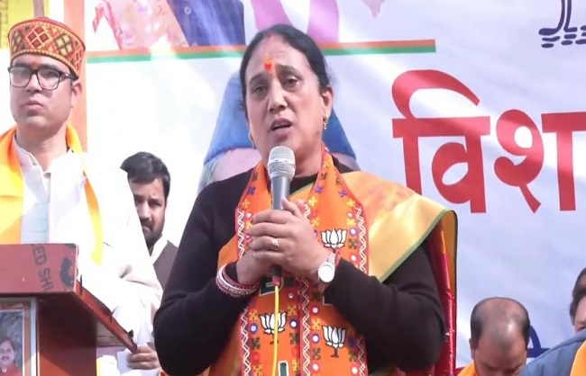 पता में आयोजित विशाल जनसभा में भाजपा प्रत्याशी आशा नौटियाल के बहते आंसू पता में आयोजित विशाल जनसभा में भाजपा प्रत्याशी आशा नौटियाल के बहते आंसू