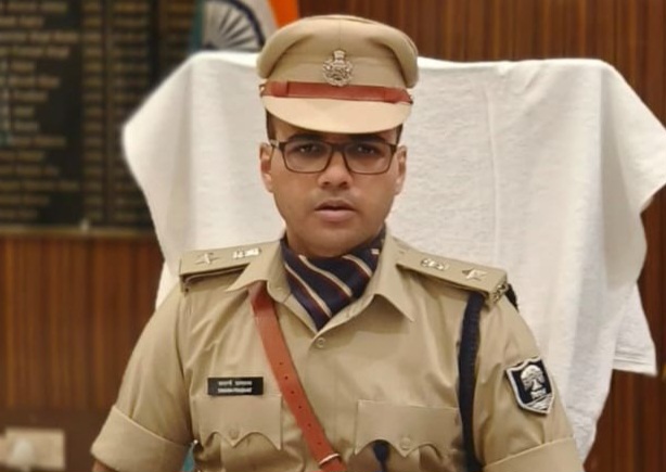 हत्याकांड का खुलासा करते मोतिहारी एसपी