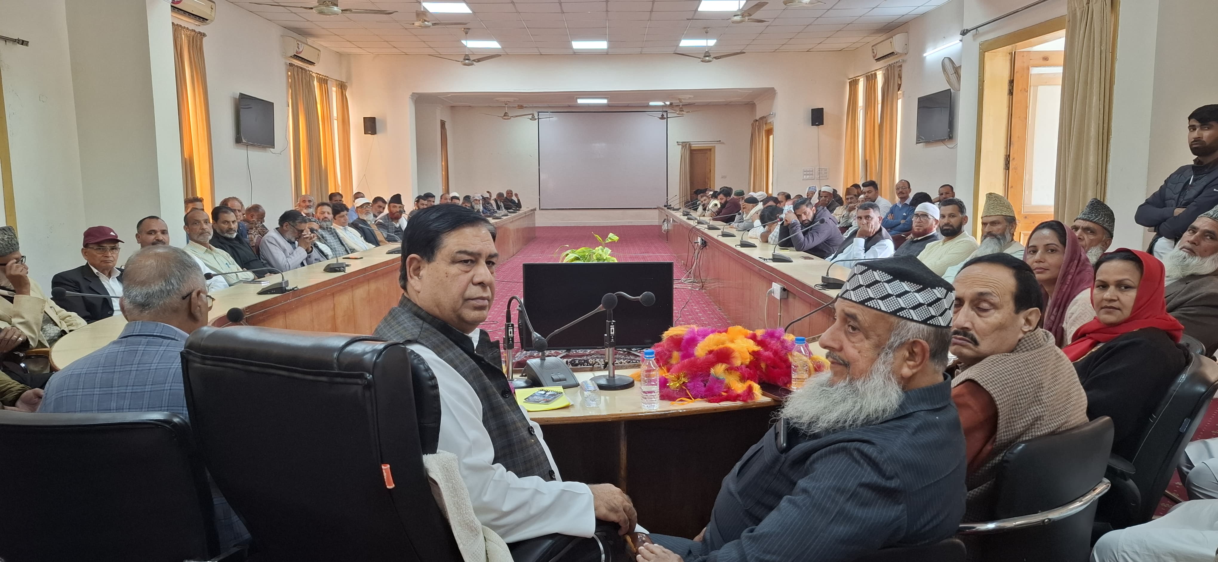 कांग्रेस की फैक्ट-फाइंडिंग टीम ने पार्टी को मजबूत करने के लिए राजौरी का दौरा किया कांग्रेस की फैक्ट-फाइंडिंग टीम ने पार्टी को मजबूत करने के लिए राजौरी का दौरा किया