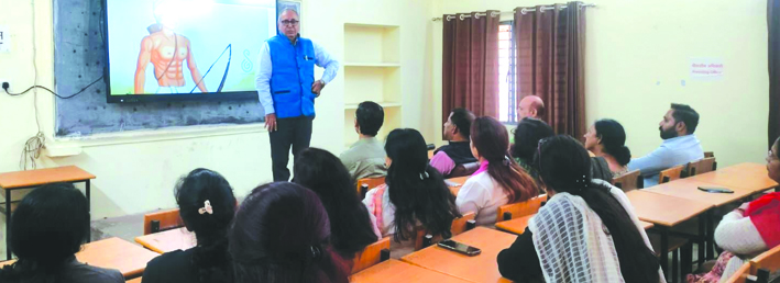 कार्यक्रम को सम्बोधित करते प्रो. बत्रा कार्यक्रम को सम्बोधित करते प्रो. बत्रा
