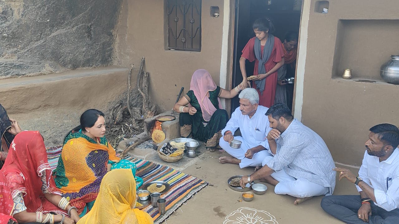 मृग छला स्नान के लिए पवित्र पुष्कर सरोवर में उमड़ा आस्था जनसैलाब