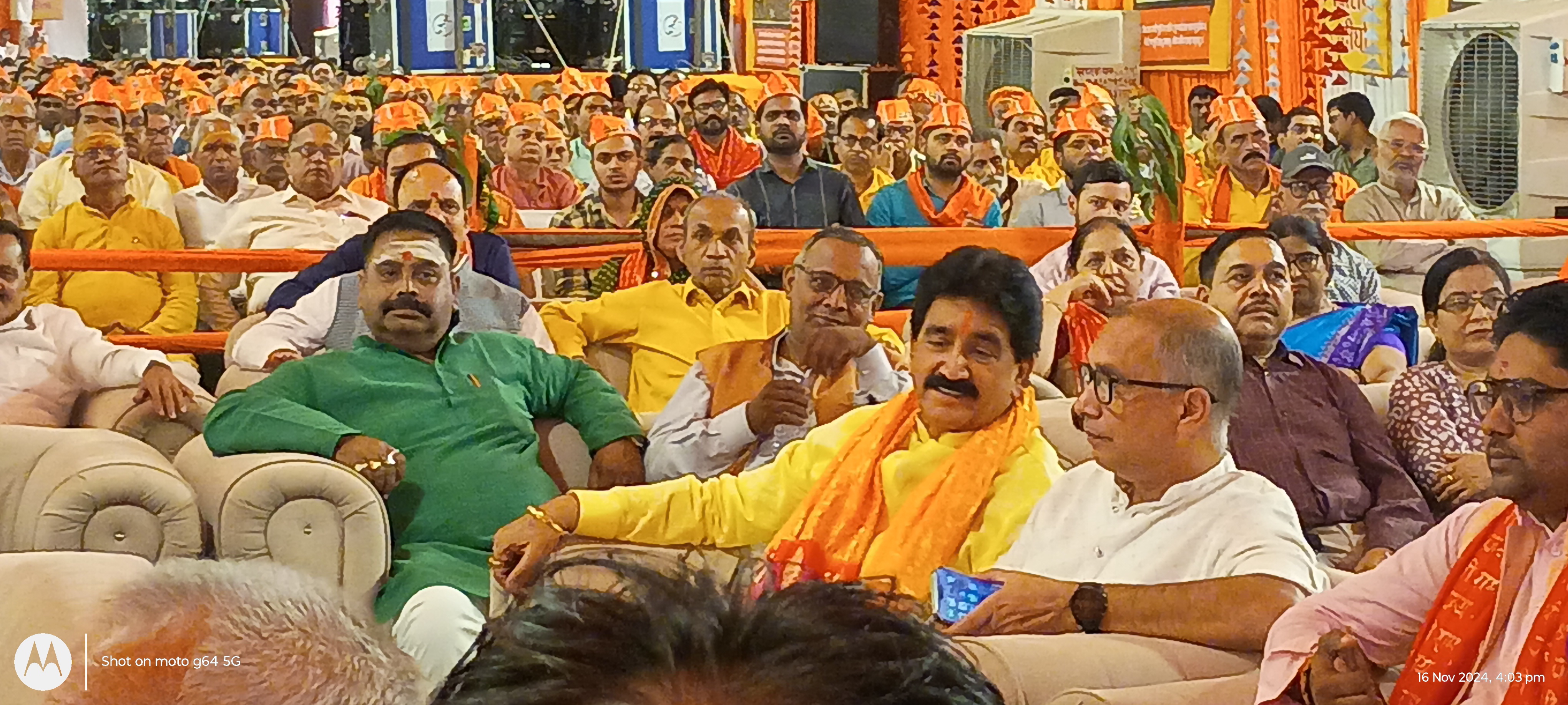 भगत को भक्ति का केवल एक मार्ग पकड़ कर चलना चाहिए - पूज्यश्री प्रेमभूषण जी महाराज