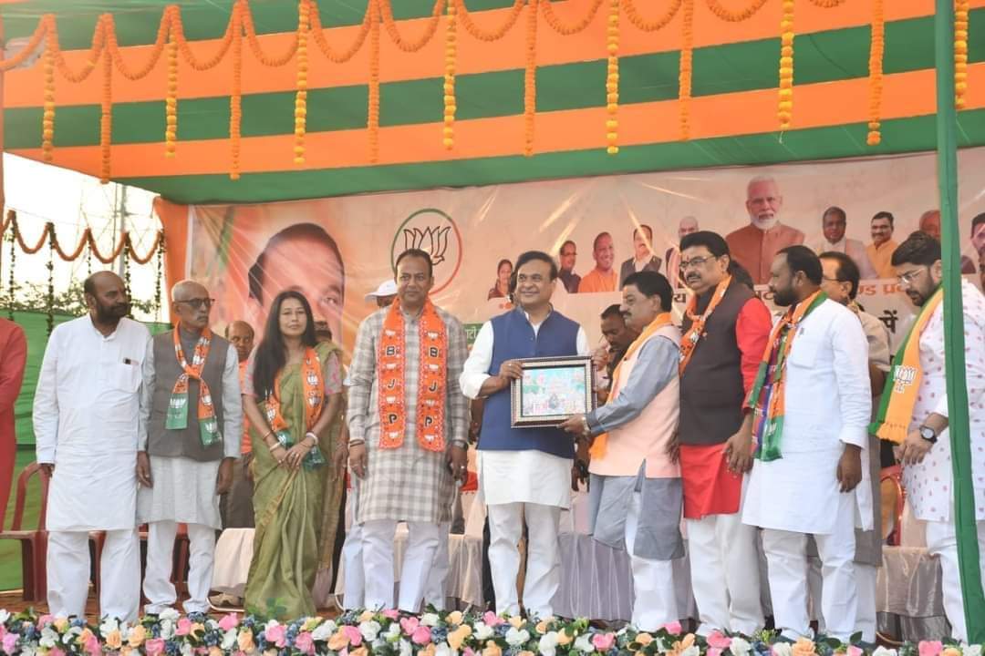 जनसभा करते हिमंत विश्व शर्मा जनसभा करते हिमंत विश्व शर्मा