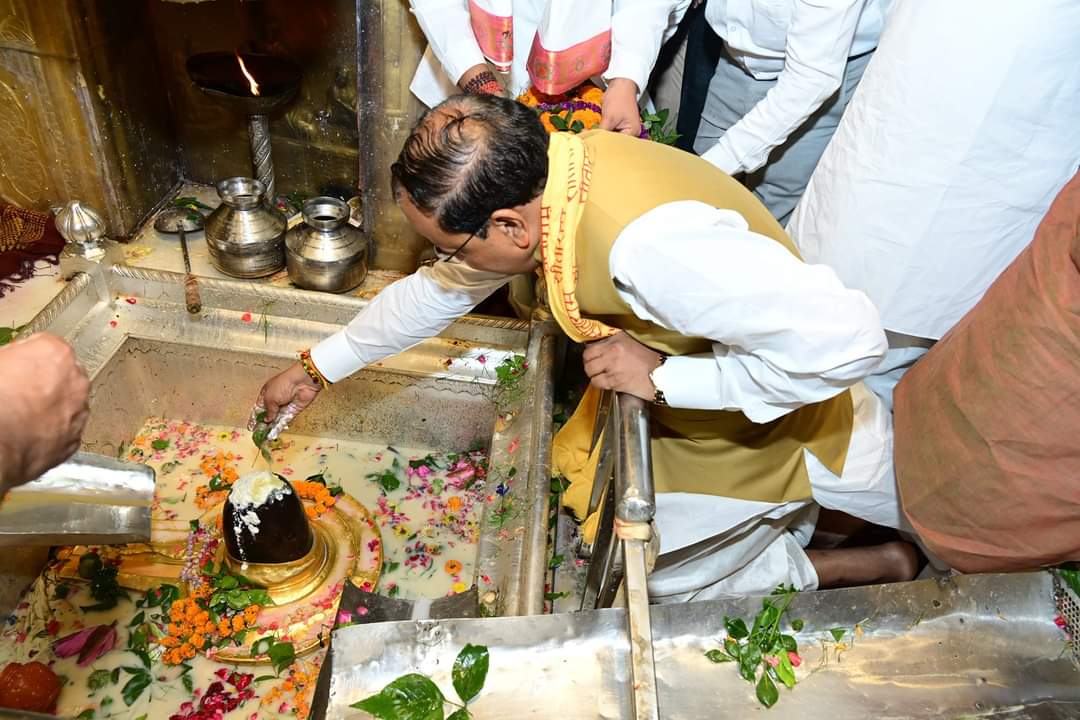 उपमुख्यमंत्री केशव प्रसाद मौर्य काशी विश्वनाथ मंदिर में: फोटो बच्चा गुप्ता उपमुख्यमंत्री केशव प्रसाद मौर्य काशी विश्वनाथ मंदिर में: फोटो बच्चा गुप्ता