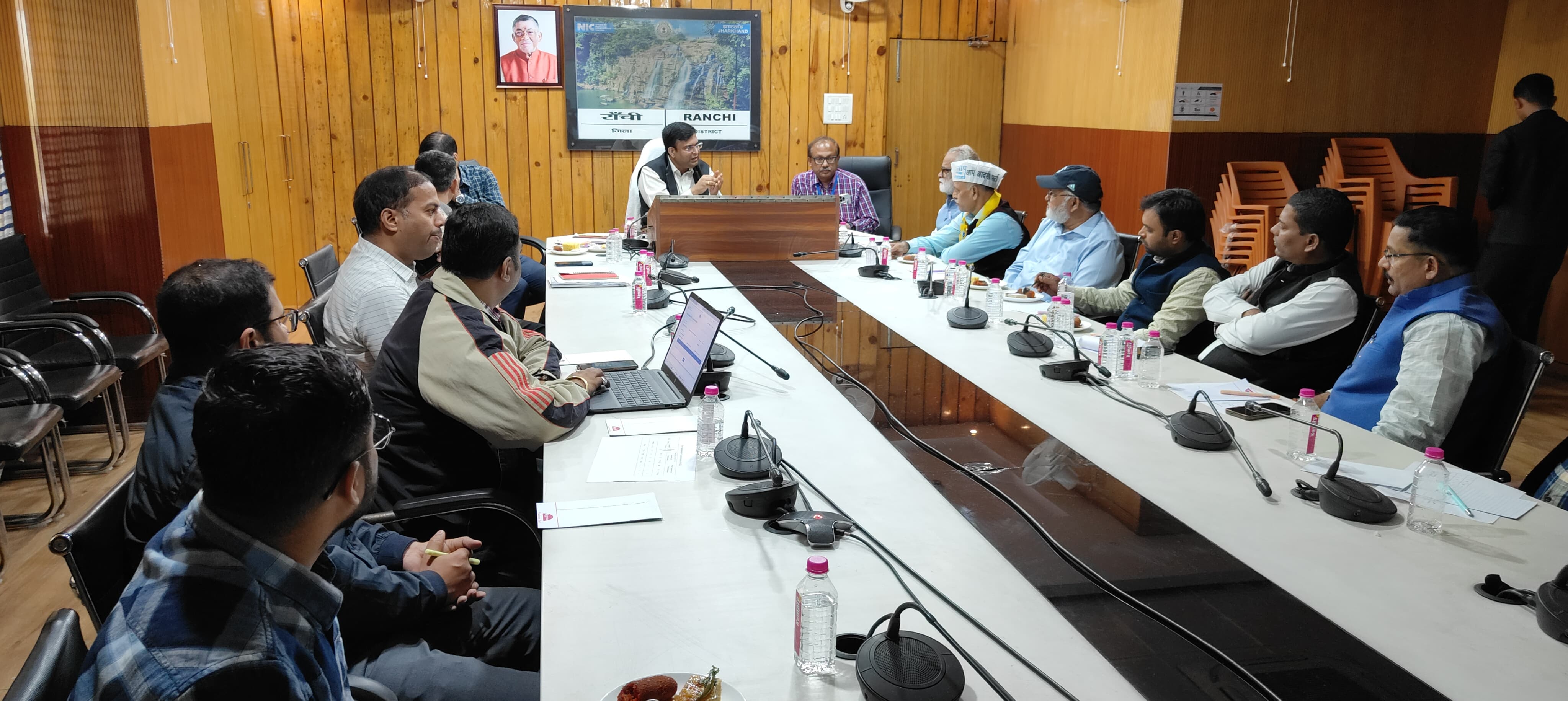 अनुपूरक यादृच्छिकीकरण करते पदाधिकारीगण अनुपूरक यादृच्छिकीकरण करते पदाधिकारीगण