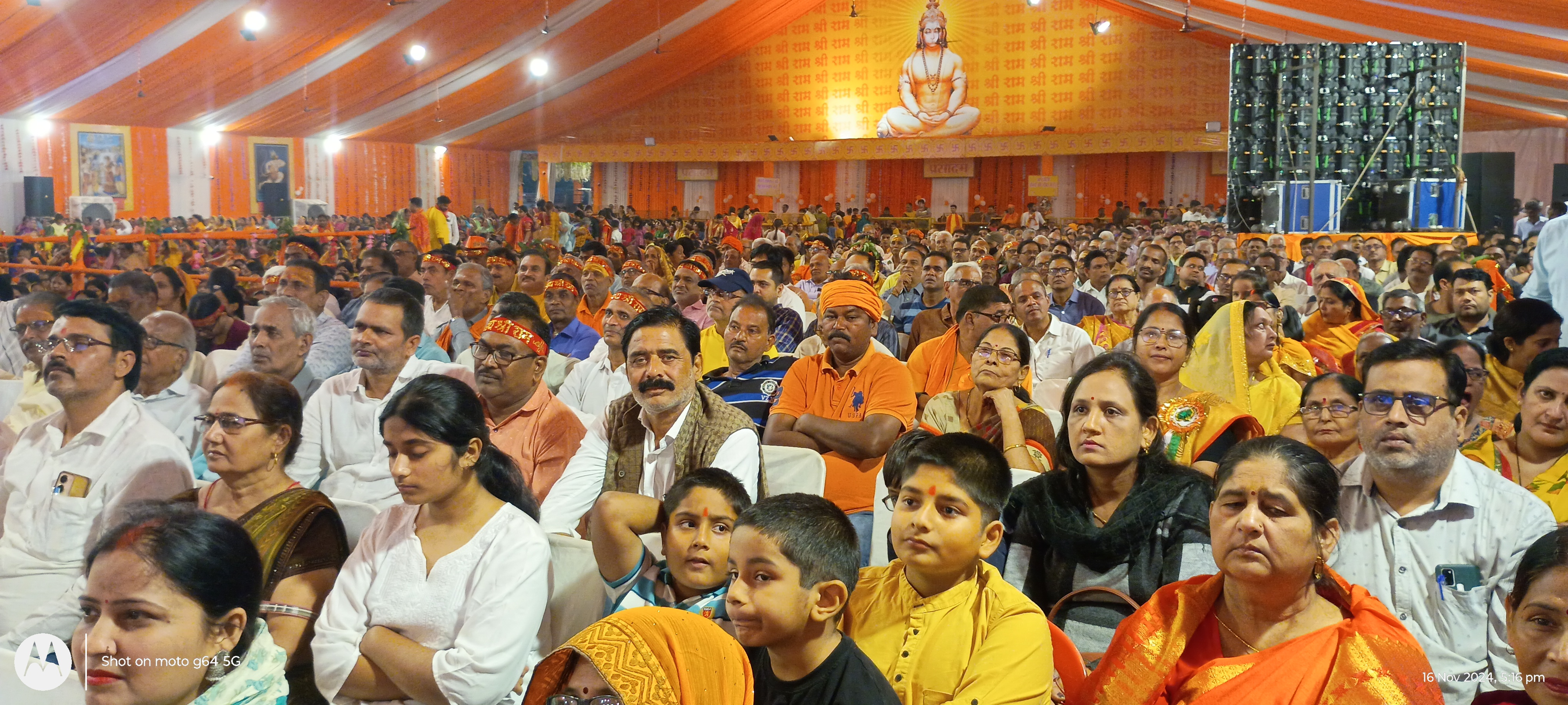 भगत को भक्ति का केवल एक मार्ग पकड़ कर चलना चाहिए - पूज्यश्री प्रेमभूषण जी महाराज भगत को भक्ति का केवल एक मार्ग पकड़ कर चलना चाहिए - पूज्यश्री प्रेमभूषण जी महाराज