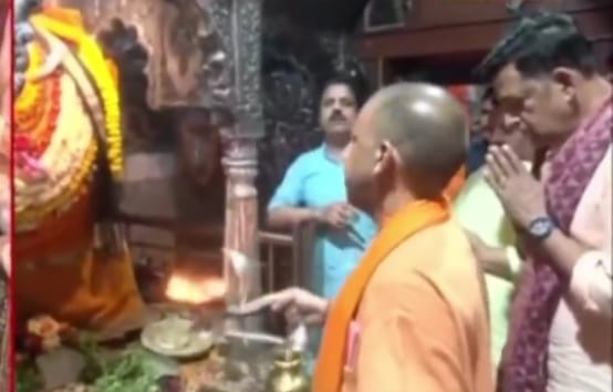 मुख्यमंत्री योगी श्री काशी विश्वनाथ मंदिरव कालभैरव दरबार में: फोटो बच्चा गुप्ता मुख्यमंत्री योगी श्री काशी विश्वनाथ मंदिरव कालभैरव दरबार में: फोटो बच्चा गुप्ता