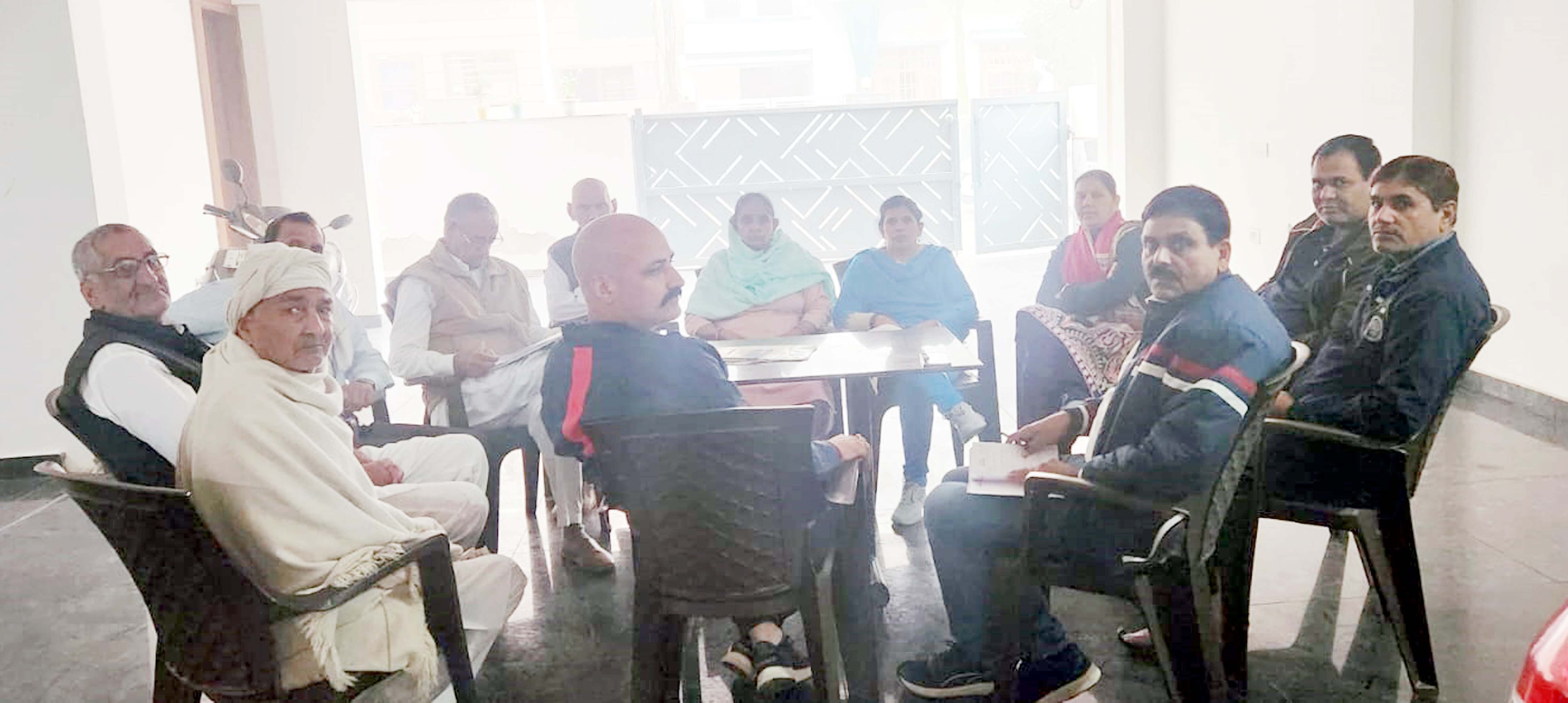 बैठक में मौजूद सेक्टर 9-11 आरडब्ल्यू के पदाधिकारी। बैठक में मौजूद सेक्टर 9-11 आरडब्ल्यू के पदाधिकारी।