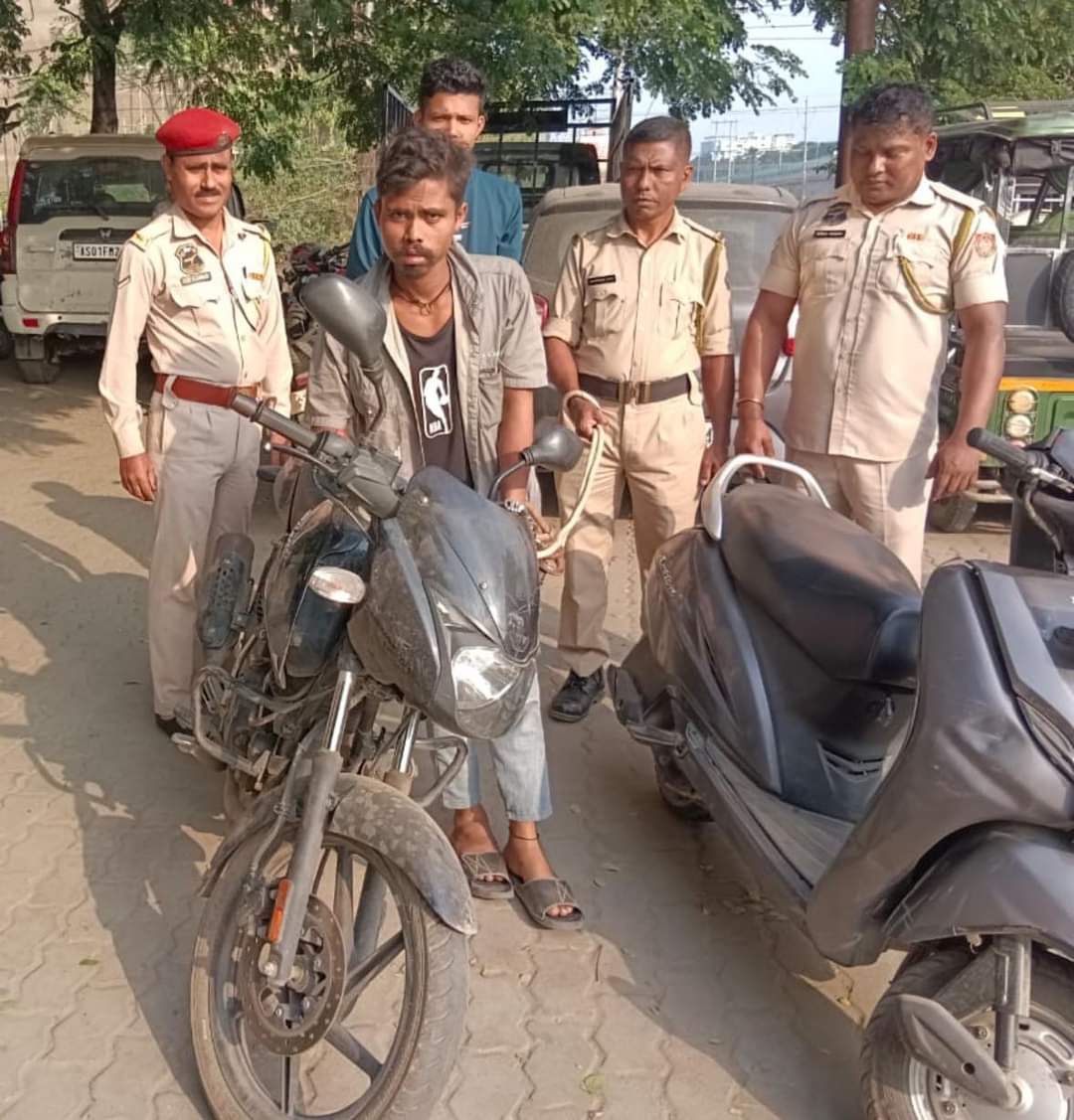 चोरी की बाइक समेत एक गिरफ्तार चोरी की बाइक समेत एक गिरफ्तार