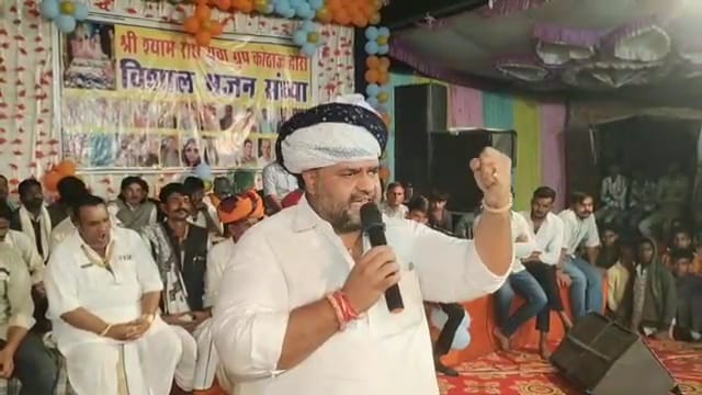 कांग्रेस के राष्ट्रीय सचिव धीरज गुर्जर का विवादित बयान- जरबे मेलकर (जूते मारकर) काम कराऊंगा 1 कांग्रेस के राष्ट्रीय सचिव धीरज गुर्जर का विवादित बयान- जरबे मेलकर (जूते मारकर) काम कराऊंगा 1