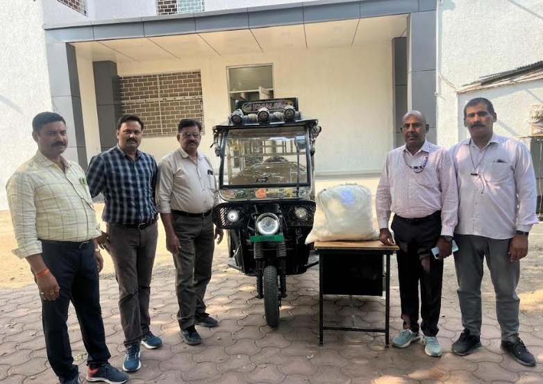 पुलिस की टीम ने किया अवैध मादक पदार्थ जब्त पुलिस की टीम ने किया अवैध मादक पदार्थ जब्त