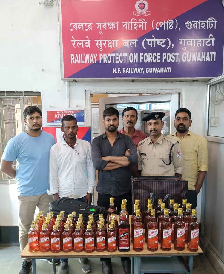 पूसीरे की आरपीएफ द्वारा मादक पदार्थ के साथ पकड़ा गया तस्कर पूसीरे की आरपीएफ द्वारा मादक पदार्थ के साथ पकड़ा गया तस्कर