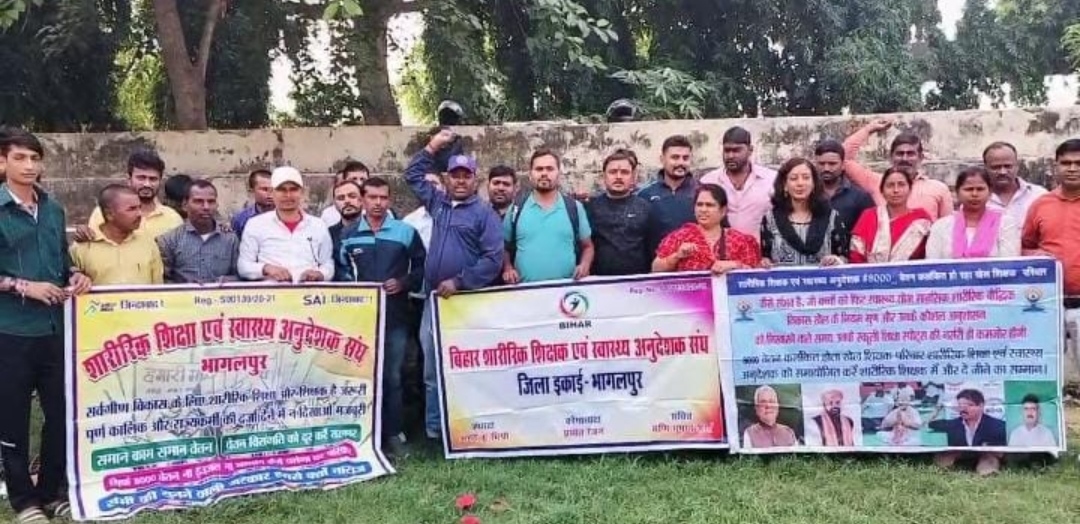 प्रदर्शन करते खेल शिक्षक प्रदर्शन करते खेल शिक्षक