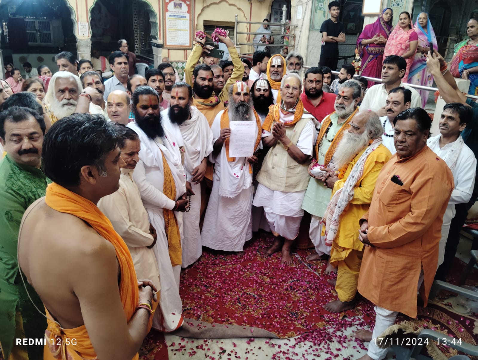 सन्त-महंतो ने उठाई गौमाता को राष्ट्रीय माता घोषित करने की मांग