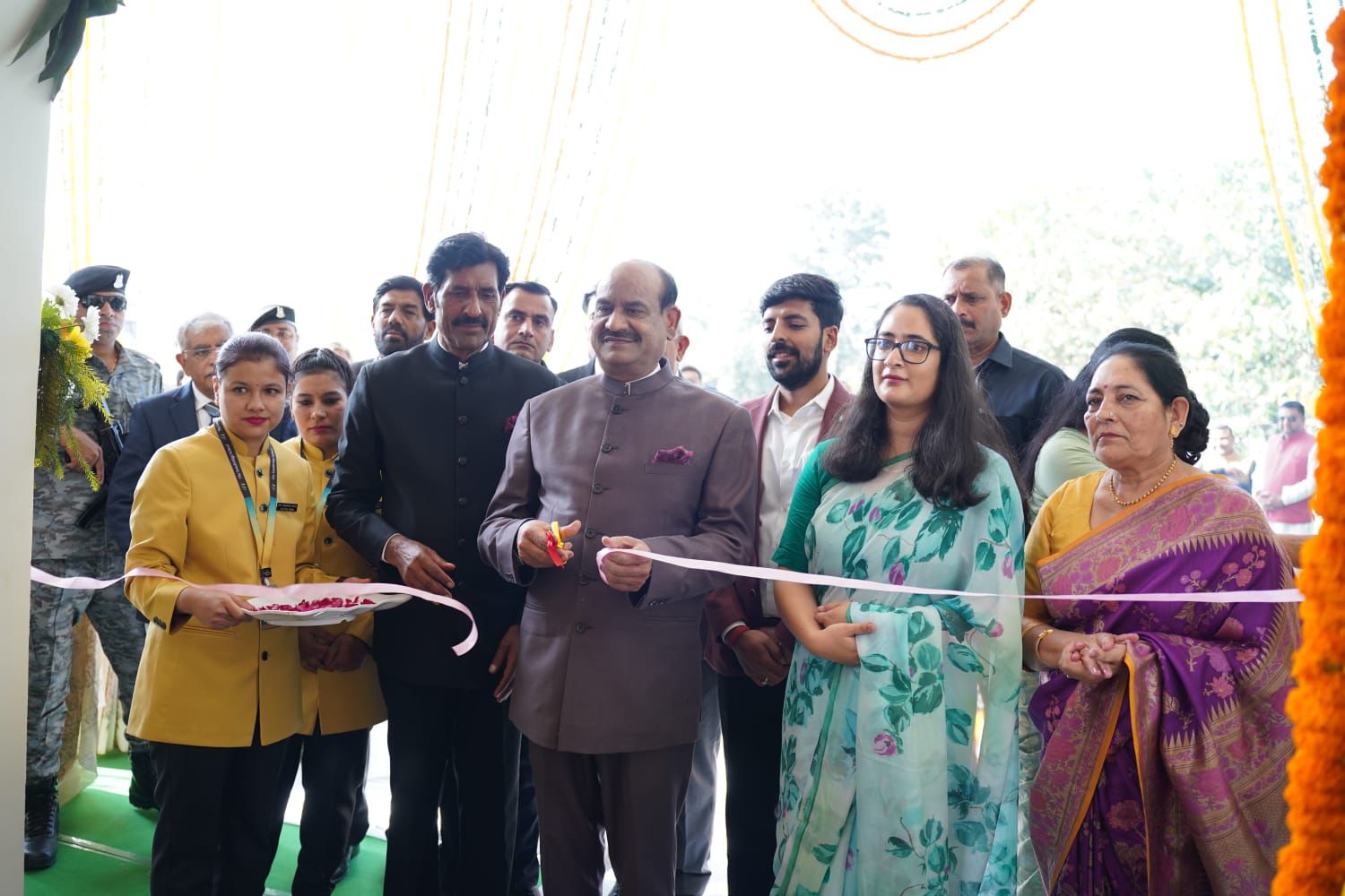 फीता काटकर वार्षिकोत्सव समारोह का लोकसभा अध्यक्ष ओम बिरला। फीता काटकर वार्षिकोत्सव समारोह का लोकसभा अध्यक्ष ओम बिरला।
