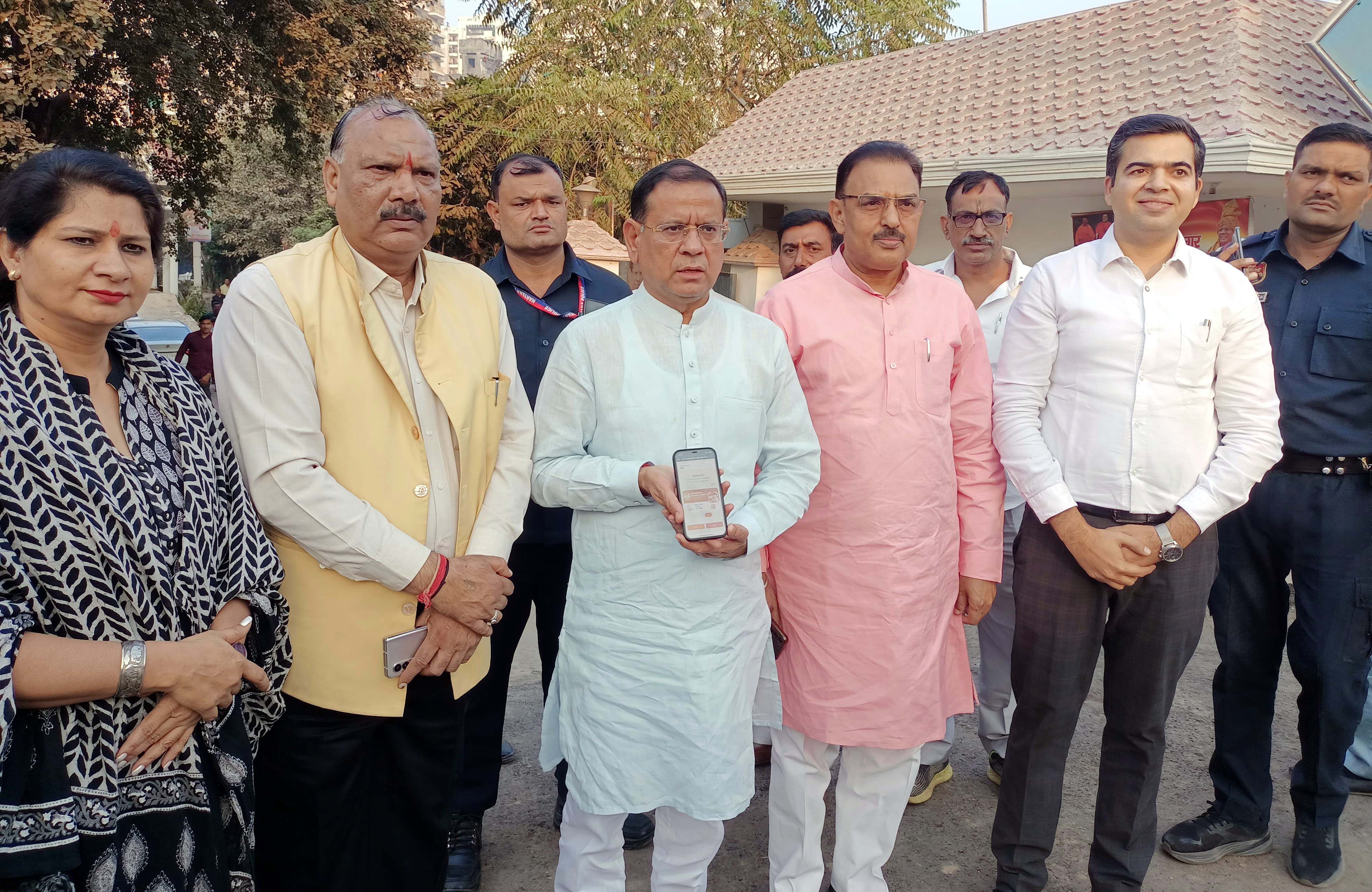 राज्यमंत्री राजेश नागर भाजपा सदस्यता अभियान का रेफरल कोड जारी करते हुए राज्यमंत्री राजेश नागर भाजपा सदस्यता अभियान का रेफरल कोड जारी करते हुए