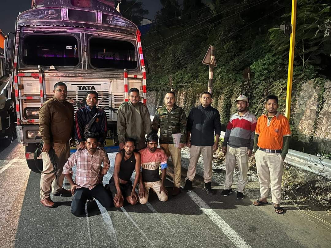 23 मवेशी समेत पांच पशु तस्कर गिरफ्तार