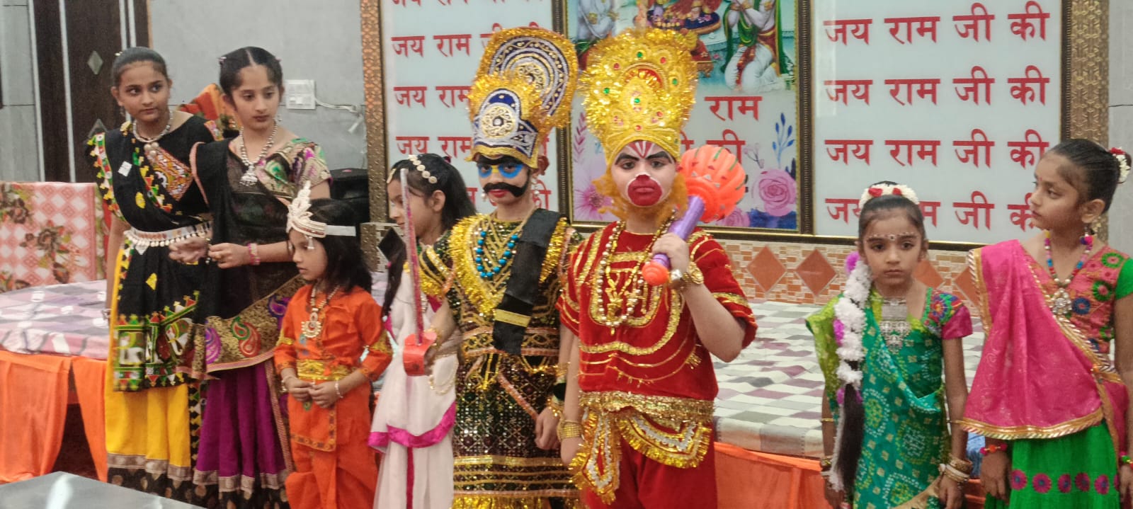 गुज्जू परिवार की देव दीपावली पर बच्चों की सांस्कृतिक प्रस्तुति गुज्जू परिवार की देव दीपावली पर बच्चों की सांस्कृतिक प्रस्तुति