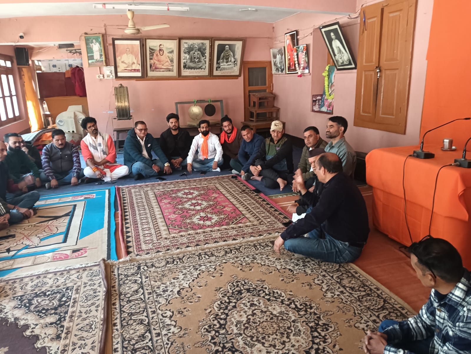 मंच ने कैलाश आश्रम में बैठक कर एक दिसम्बर की बैठक पर किया चर्चा ।। मंच ने कैलाश आश्रम में बैठक कर एक दिसम्बर की बैठक पर किया चर्चा ।।