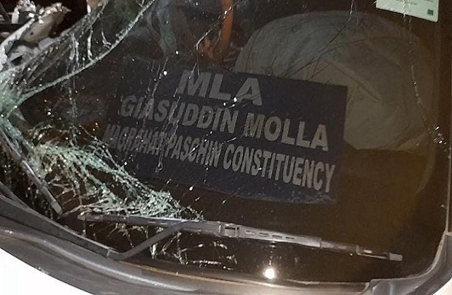 तृणमूल विधायक की कार दुर्घटनाग्रस्त तृणमूल विधायक की कार दुर्घटनाग्रस्त