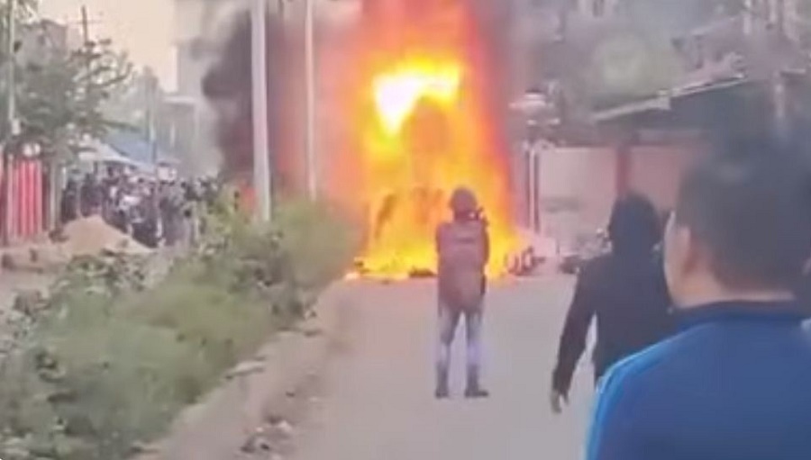 Angry mob in Manipur vandalised and set on fire the houses of 13 MLAs Angry mob in Manipur vandalised and set on fire the houses of 13 MLAs