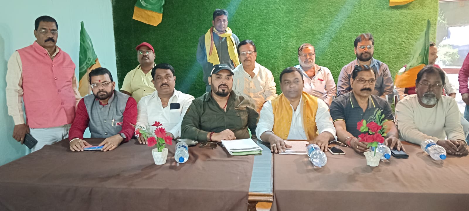 प्रेस कॉन्फ्रेंस में शामिल लोग