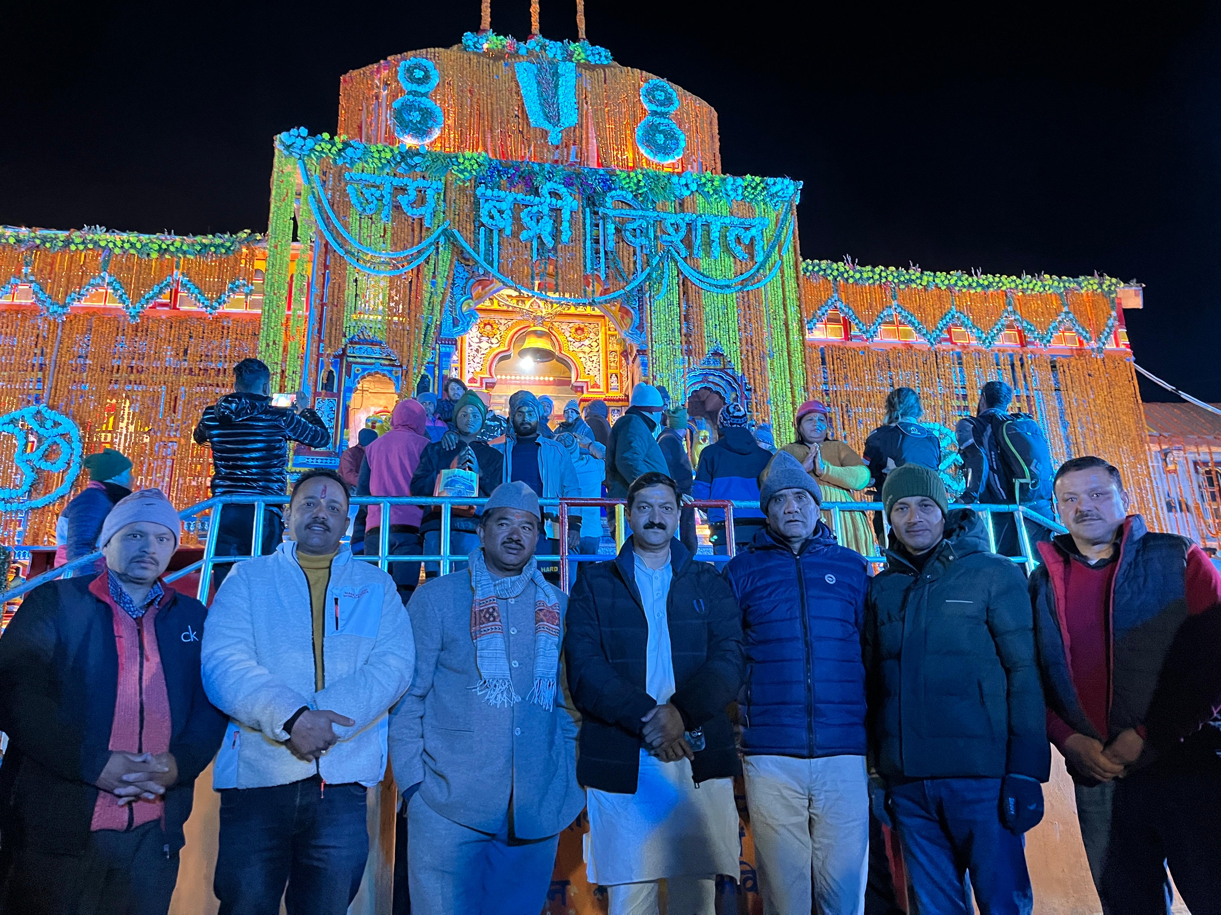 शुभ मुहूर्त में बंद हो गए भगवान बदरी विशाल के कपाट। शुभ मुहूर्त में बंद हो गए भगवान बदरी विशाल के कपाट।