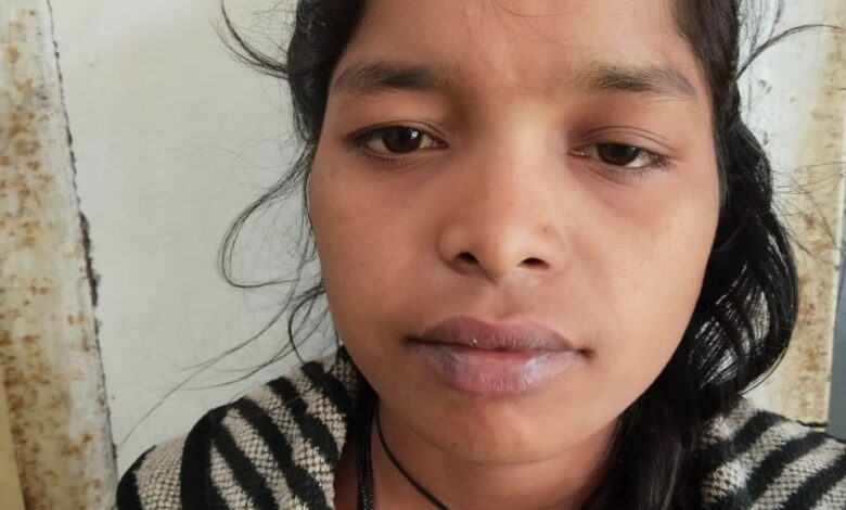 पुलिस के गिरफ्त में आरोपिया पुलिस के गिरफ्त में आरोपिया