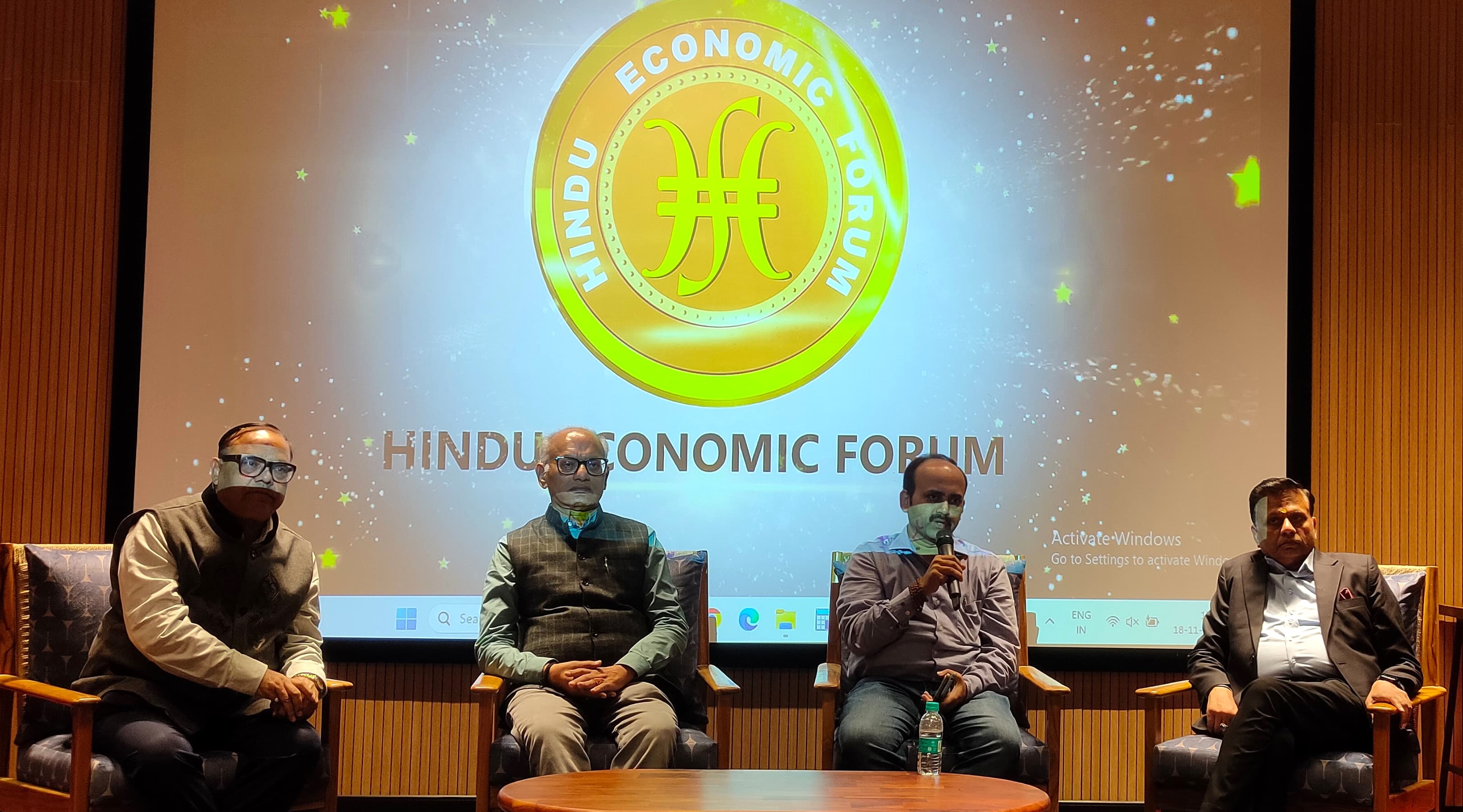 प्रेस कांफ्रेंस को संबोधित करते हिंदू इकोनॉमिक फोरम के राष्ट्रीय संगठन सचिव शिव प्रसाद टी आर प्रेस कांफ्रेंस को संबोधित करते हिंदू इकोनॉमिक फोरम के राष्ट्रीय संगठन सचिव शिव प्रसाद टी आर