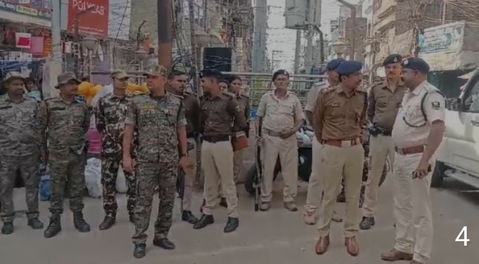मौके पर मौजूद पुलिस मौके पर मौजूद पुलिस