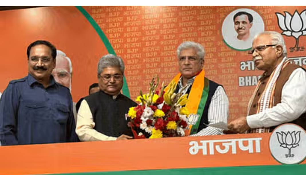 कैलाश गहलोत भाजपा की सदस्यता लेते हुए कैलाश गहलोत भाजपा की सदस्यता लेते हुए