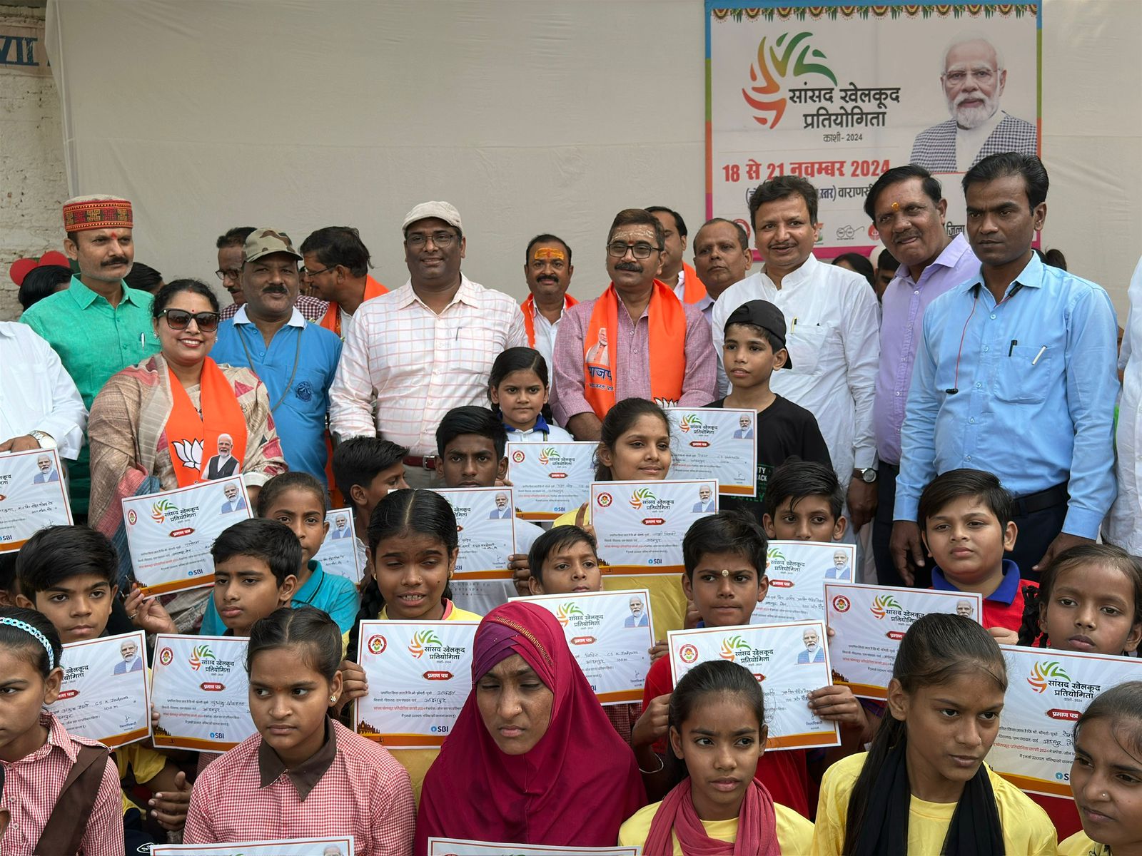 सांसद खेलकूद जोन स्तरीय प्रतियोगिता में शामिल खिलाड़ियों के साथ विधायक डॉ नीलकंठ:फोटो बच्चा गुप्ता सांसद खेलकूद जोन स्तरीय प्रतियोगिता में शामिल खिलाड़ियों के साथ विधायक डॉ नीलकंठ:फोटो बच्चा गुप्ता