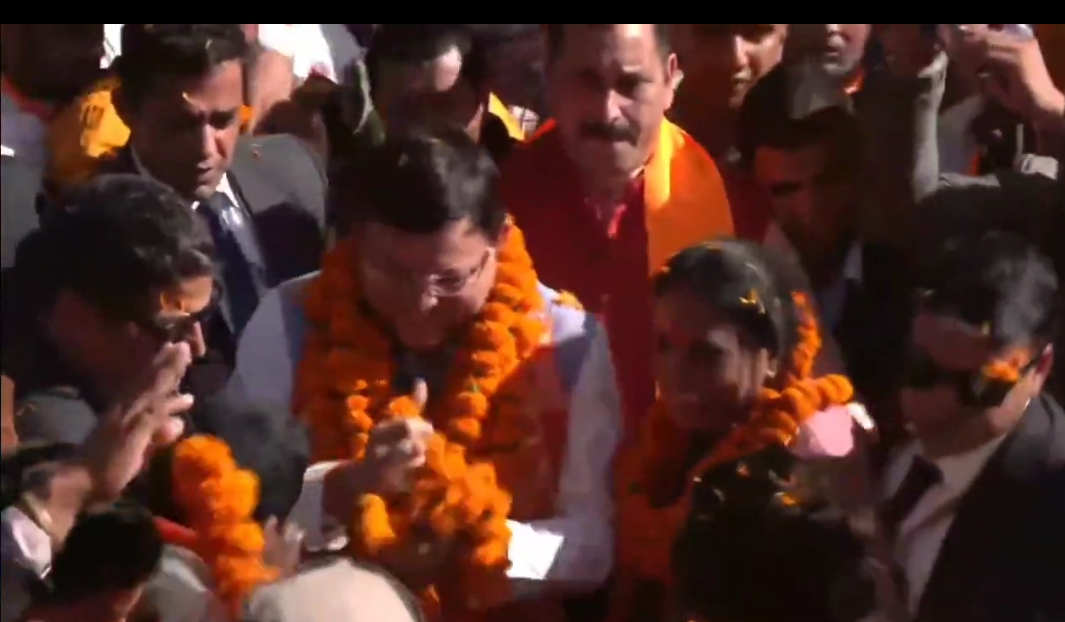 मुख्यमंत्री पुष्कर सिंह धामी का गुप्तकाशी पहुंचने पर कार्यकर्ता स्वागत करते। मुख्यमंत्री पुष्कर सिंह धामी का गुप्तकाशी पहुंचने पर कार्यकर्ता स्वागत करते।