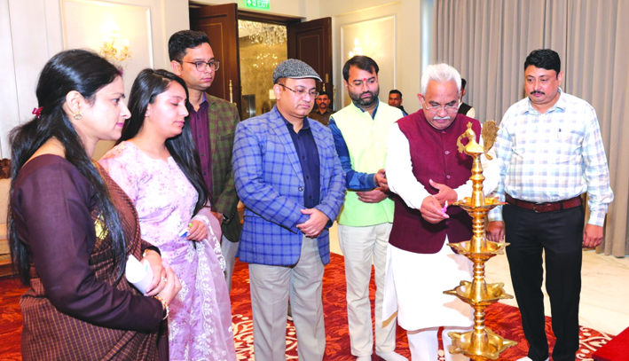 कार्यशाला का शुभारम्भ करते मदन कौशिक व अन्य कार्यशाला का शुभारम्भ करते मदन कौशिक व अन्य