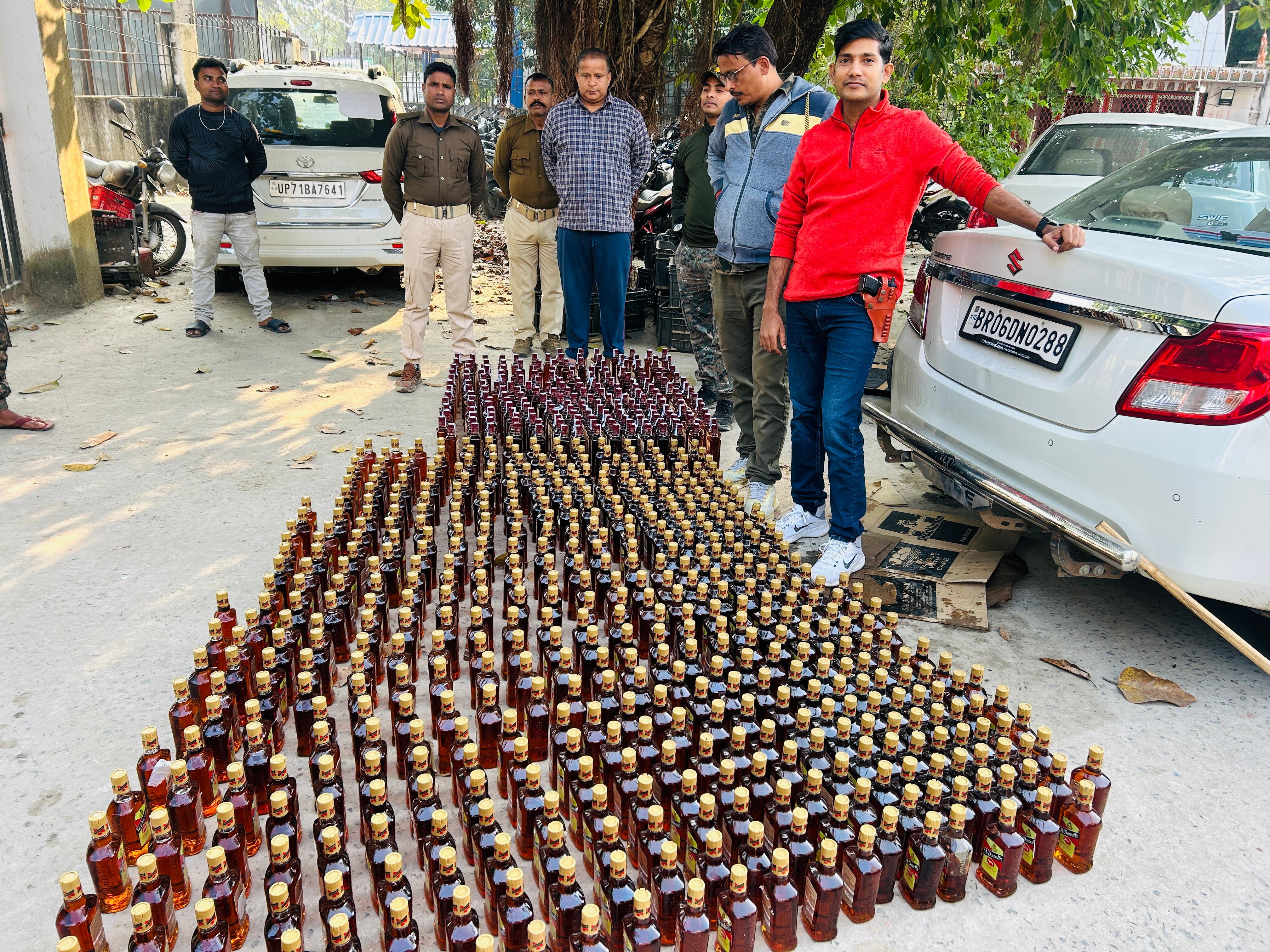 डिजायर कार से 268.125 लीटर शराब किया गया जब्त डिजायर कार से 268.125 लीटर शराब किया गया जब्त