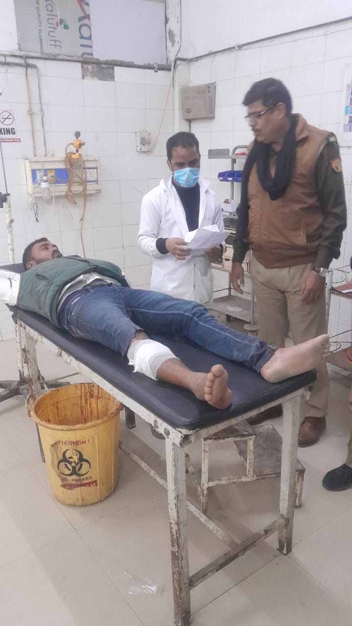 पुलिस और पशु तस्करो में मुठभेड़, एक घायल गिरफ्तार, एक फरार पुलिस और पशु तस्करो में मुठभेड़, एक घायल गिरफ्तार, एक फरार
