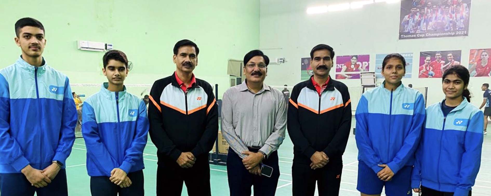 दक्षिण हरियाणा बिजली वितरण निगम के डायरेक्टर (ऑपरेशन) विपिन गुप्ता के साथ खिलाड़ी। दक्षिण हरियाणा बिजली वितरण निगम के डायरेक्टर (ऑपरेशन) विपिन गुप्ता के साथ खिलाड़ी।