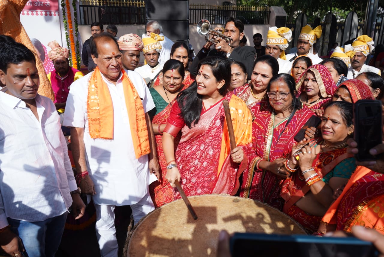 जयपुर समारोह का हुआ आगाज: 18 दिसम्बर तक होगे विभिन्न सांस्कृतिक कार्यक्रम जयपुर समारोह का हुआ आगाज: 18 दिसम्बर तक होगे विभिन्न सांस्कृतिक कार्यक्रम