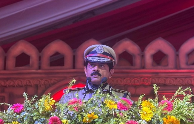 सोनपुर मेले में अपना संबोधन देते डीजीपी आलोक राज सोनपुर मेले में अपना संबोधन देते डीजीपी आलोक राज