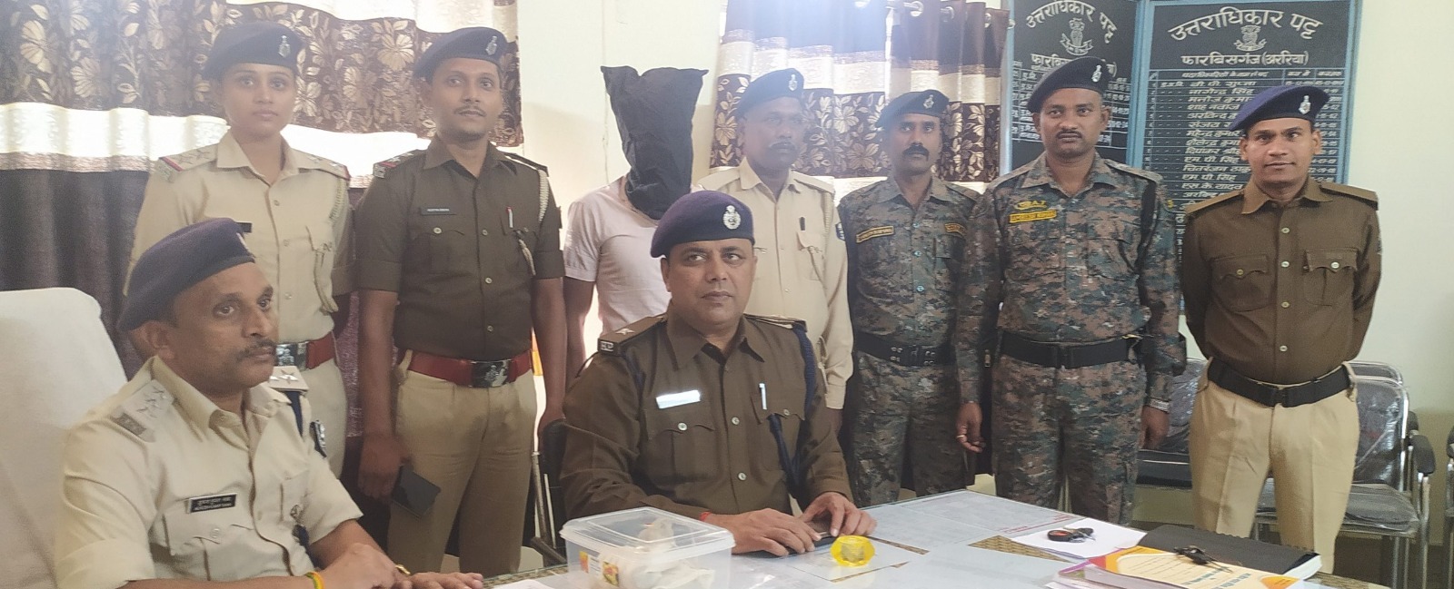 फारबिसगंज में मादक पदार्थ व अवैध हथियार के साथ तस्कर गिरोह का सरगना गिरफ्तार फारबिसगंज में मादक पदार्थ व अवैध हथियार के साथ तस्कर गिरोह का सरगना गिरफ्तार