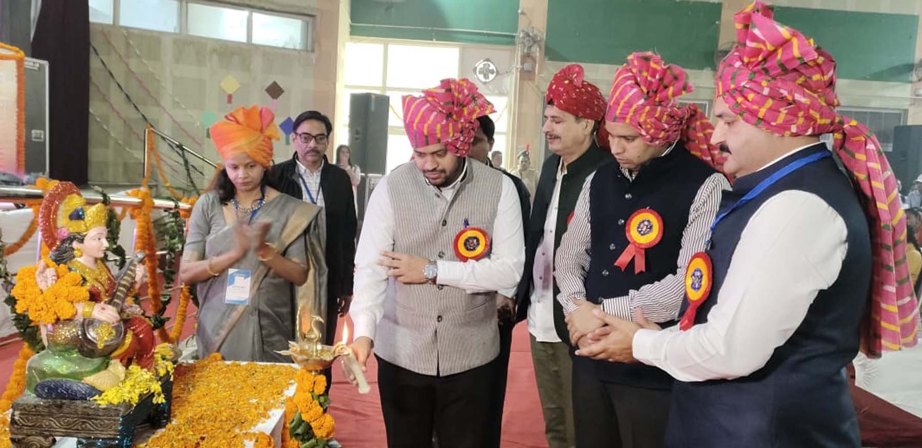 फोटो नंबर-01: गुरुग्राम के राजकीय कन्या महाविद्यालय सेक्टर-14 में जिला स्तरीय युवा महोत्सव का शुभारंभ करते अतिथि। फोटो नंबर-01: गुरुग्राम के राजकीय कन्या महाविद्यालय सेक्टर-14 में जिला स्तरीय युवा महोत्सव का शुभारंभ करते अतिथि।