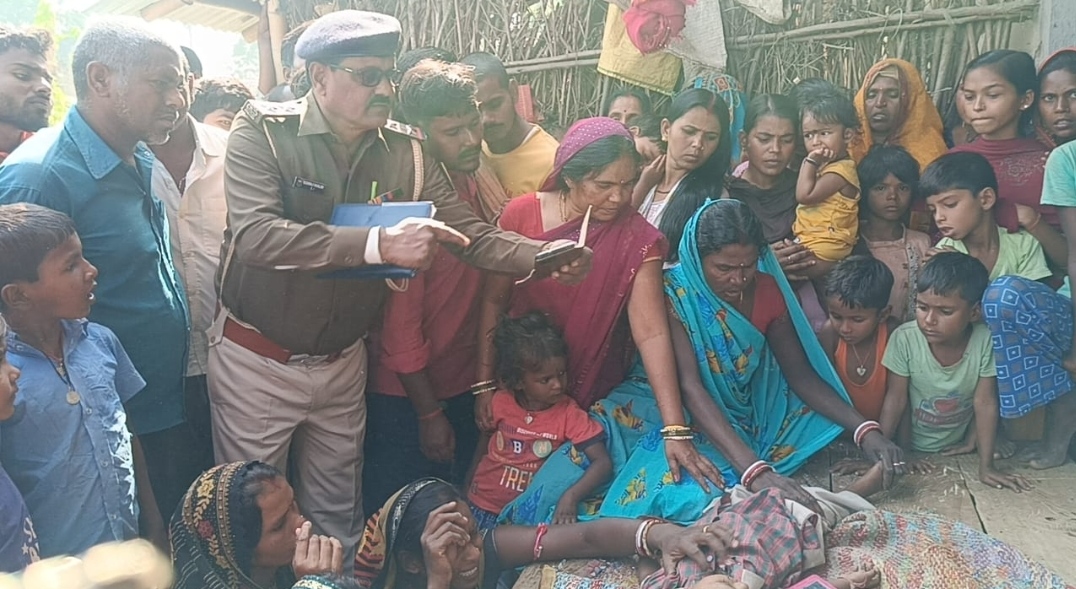 रोते बिलखते परिजन रोते बिलखते परिजन
