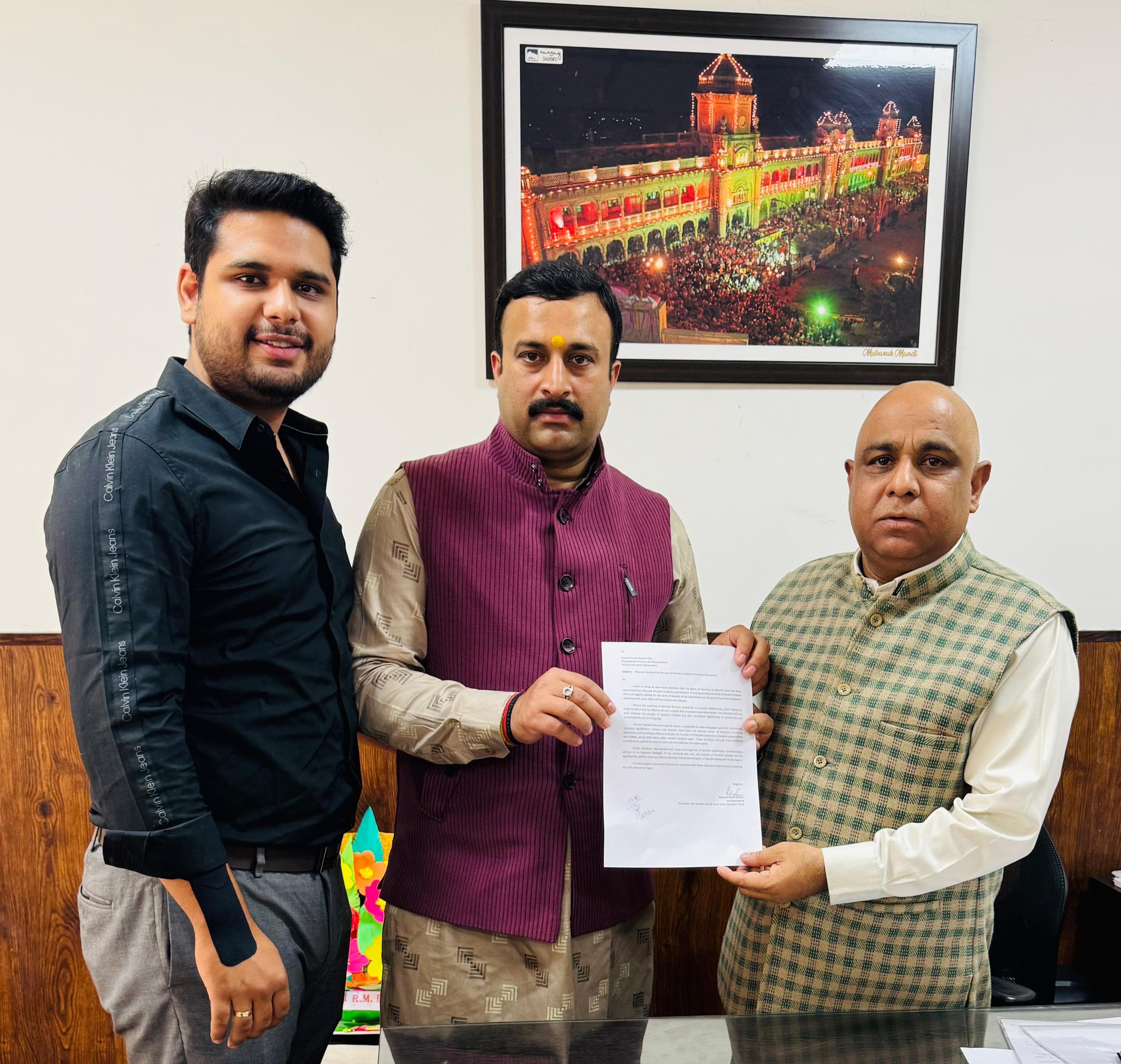जम्मू-कश्मीर के हायर सेकेंडरी स्कूलों में संस्कृत लेक्चरर के पदों का विज्ञापन निकालने की मांग जम्मू-कश्मीर के हायर सेकेंडरी स्कूलों में संस्कृत लेक्चरर के पदों का विज्ञापन निकालने की मांग