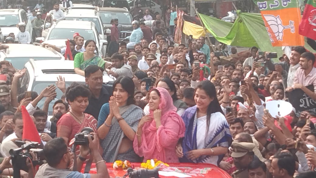 डिम्पल यादव का रोड शो