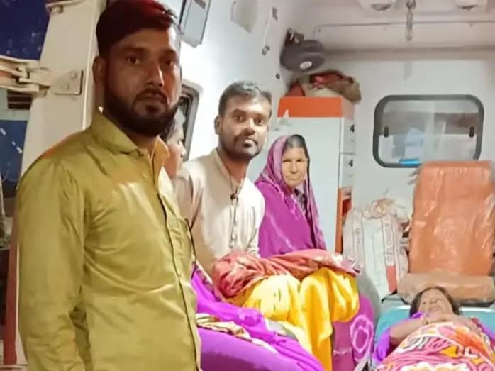 एंबुलेंस स्टाफ ने गर्भवती महिला का रास्ते में कराया प्रसव, जुड़वा बच्चों को दिया जन्म एंबुलेंस स्टाफ ने गर्भवती महिला का रास्ते में कराया प्रसव, जुड़वा बच्चों को दिया जन्म