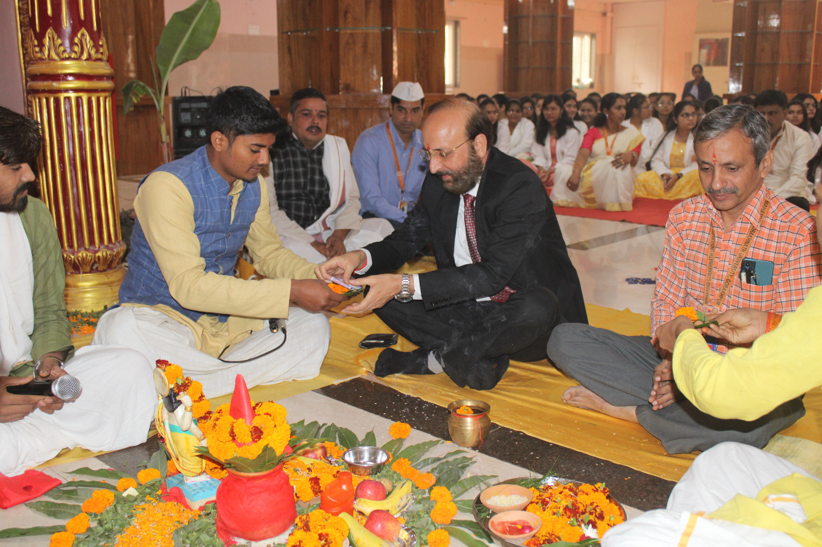 महायोगी गोरखनाथ विवि में बीएएमएस के नवप्रवेशित विद्यार्थियों के दीक्षारंभ समारोह का तेरहवां दिन*