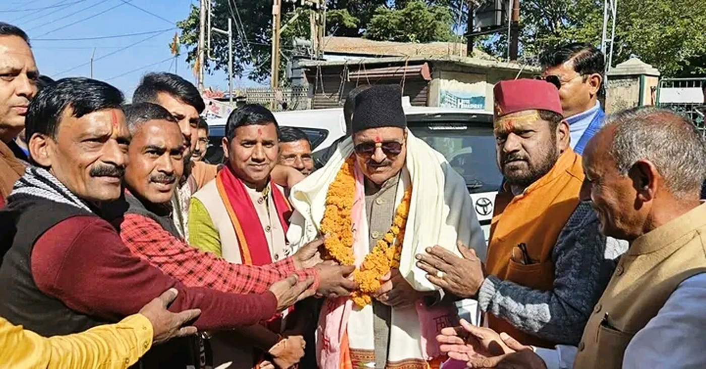 रामगढ़ पहुंचने पर सांसद का स्वागत-अभिनंदन करते क्षेत्रीय भाजपा कार्यकर्ता। रामगढ़ पहुंचने पर सांसद का स्वागत-अभिनंदन करते क्षेत्रीय भाजपा कार्यकर्ता।
