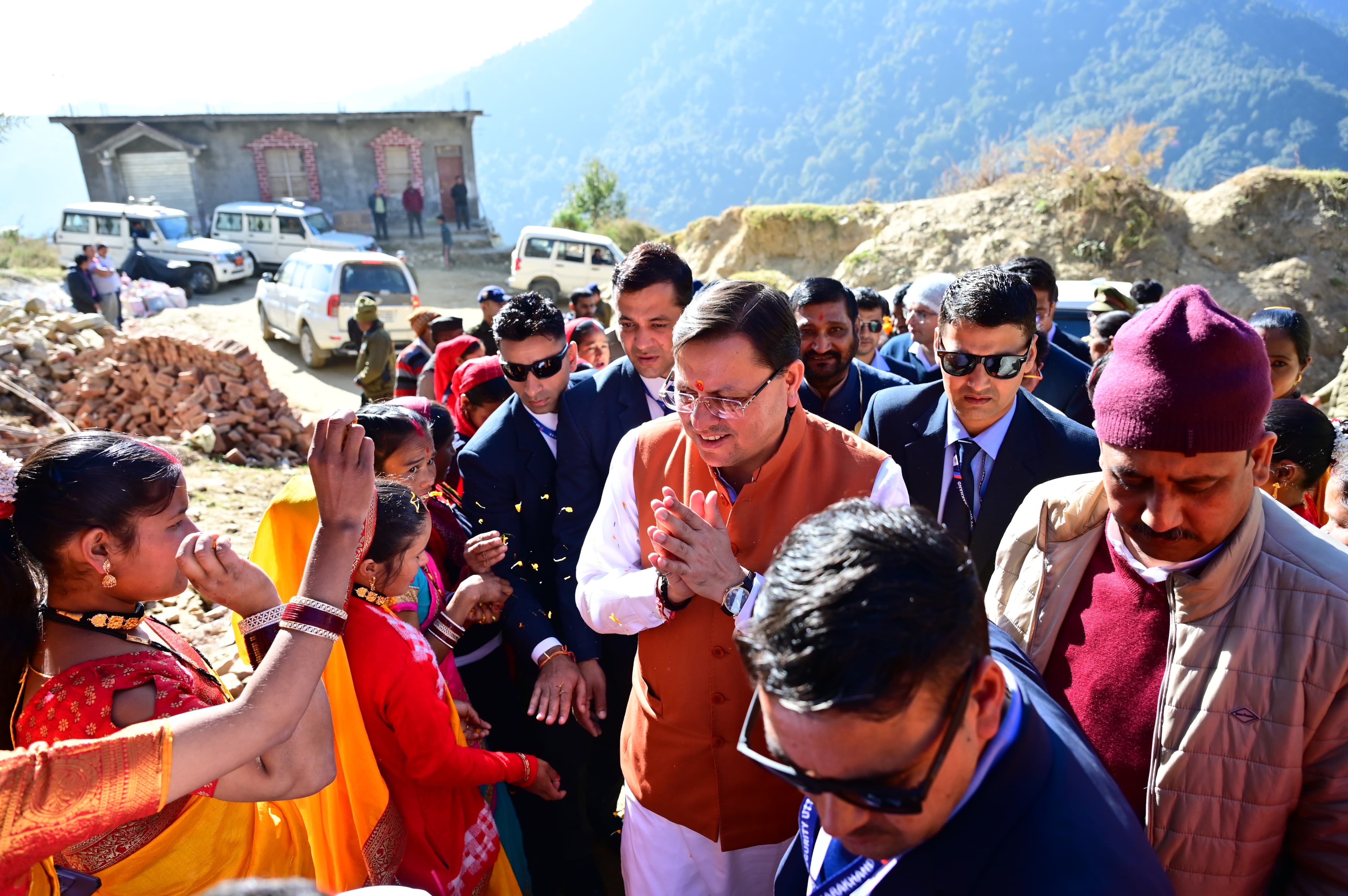 मुख्यमंत्री पुष्कर सिंह धामी गैरसैंण के सारकोट गांव पहुंचे। मुख्यमंत्री पुष्कर सिंह धामी गैरसैंण के सारकोट गांव पहुंचे।