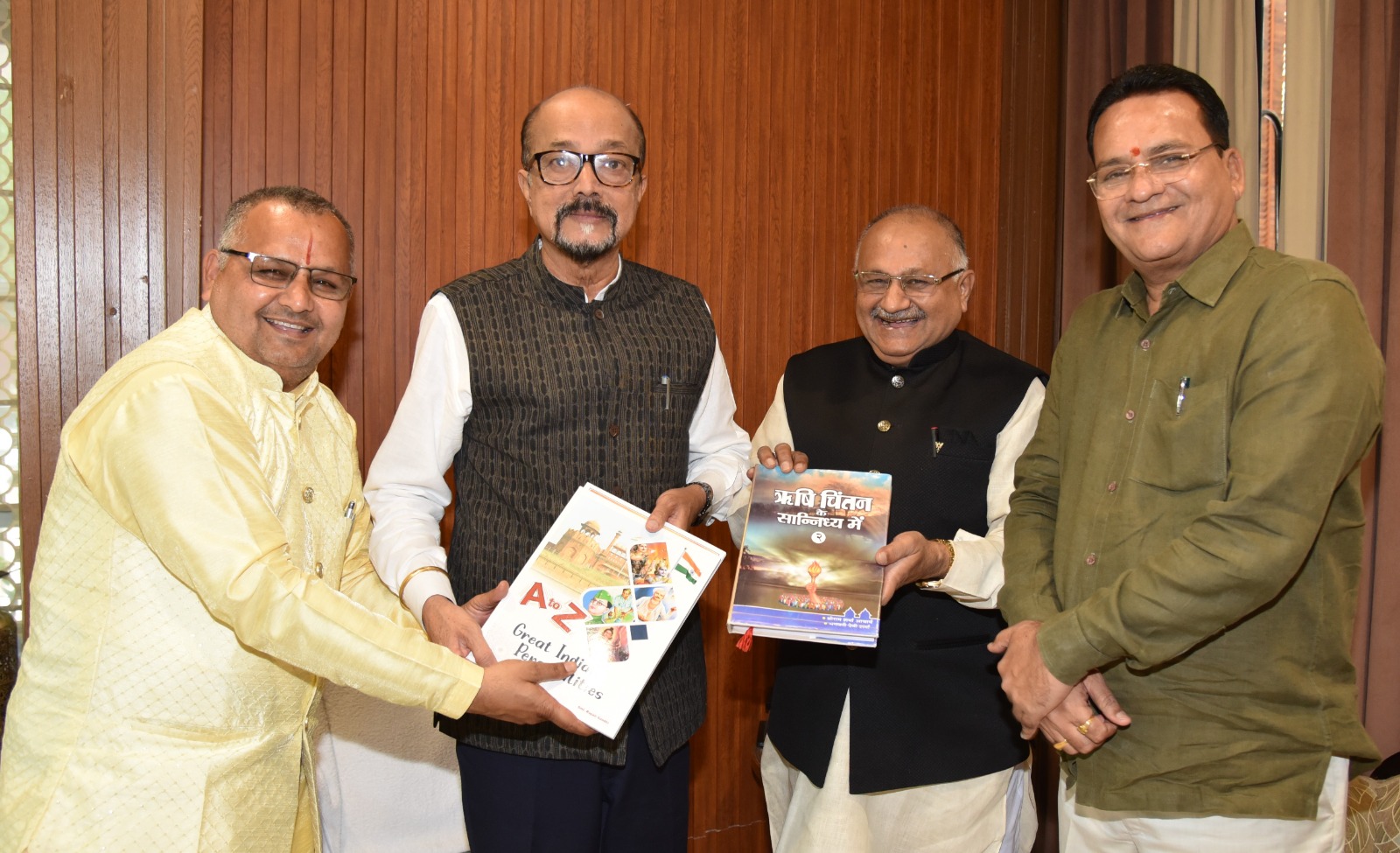 राज्यपाल रमेन डेका से पूर्व सांसद गांधी की सौजन्य भेंट राज्यपाल रमेन डेका से पूर्व सांसद गांधी की सौजन्य भेंट