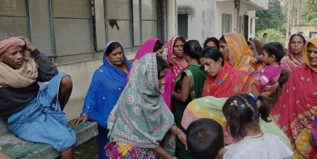 रोते बिलखते परिजन रोते बिलखते परिजन